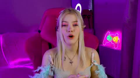 Lola online show from February 20, 10:15 pm