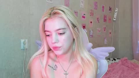 Lola online show from September 15, 6:31 pm