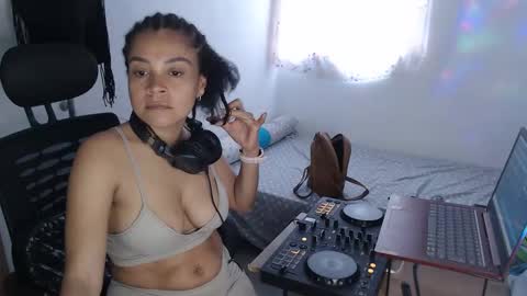 Shayna online show from February 17, 9:47 pm