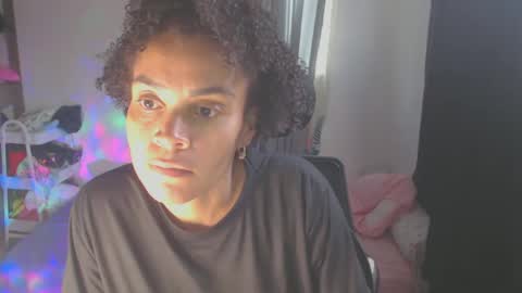 Snapshot of shayna_cute chatting on February 21, 8:27 pm Shayna online show from February 21, 8:27 pm