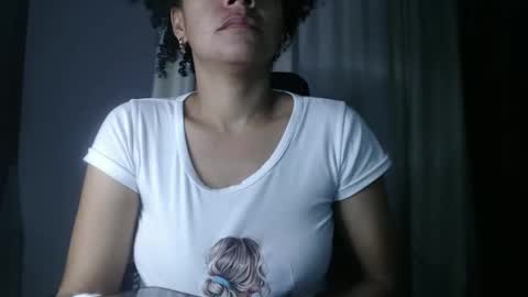 Snapshot of shayna_cute chatting on January 4, 11:33 am Shayna online show from January 4, 11:33 am