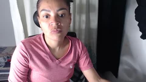 Snapshot of shayna_cute chatting on January 18, 11:44 pm Shayna online show from January 18, 11:44 pm