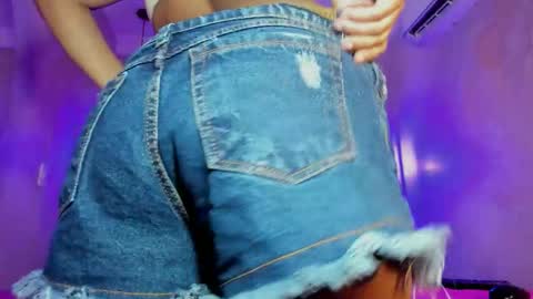 sheeylopez online show from February 3, 6:22 am