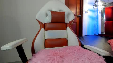 Snapshot of sheilly_brown chatting on September 13, 7:49 pm sheilly_brown online show from September 13, 7:49 pm