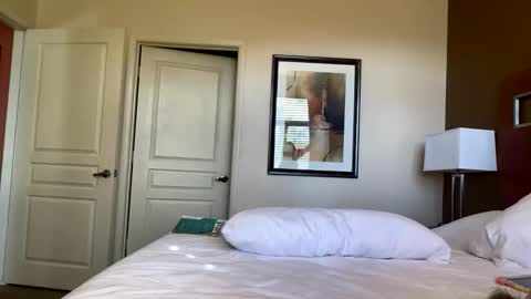 shell2822 online show from February 9, 6:00 pm