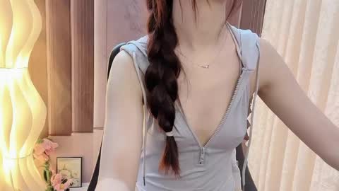 Shelly online show from May 4, 2:07 am