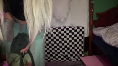 Snapshot of shereallyreal chatting on January 31, 4:03 am Jem online show from January 31, 4:03 am