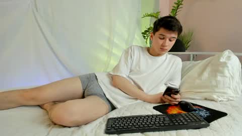 Max online show from April 1, 7:22 pm