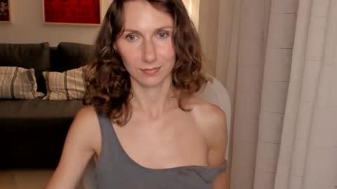 Snapshot of shesleepsnaked chatting on September 19, 6:44 pm shesleepsnaked online show from September 19, 6:44 pm