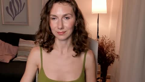 Snapshot of shesleepsnaked chatting on January 20, 7:04 pm shesleepsnaked online show from January 20, 7:04 pm