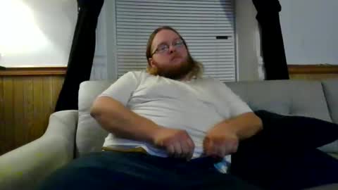 Snapshot of shifty885 chatting on December 8, 4:11 am shifty885 online show from December 8, 4:11 am