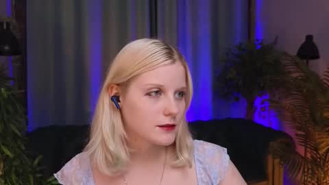 Snapshot of shinejoan chatting on September 13, 3:14 pm help me reach my first 25 thumbs up online show from September 13, 3:14 pm