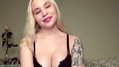 Lina online show from March 4, 3:25 am