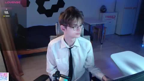 shiromy_ online show from December 3, 6:08 pm