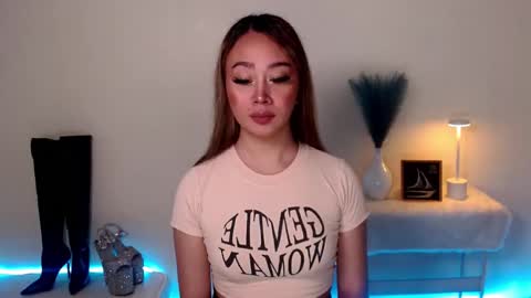 WET AND WILD YHANNA online show from September 25, 4:19 am