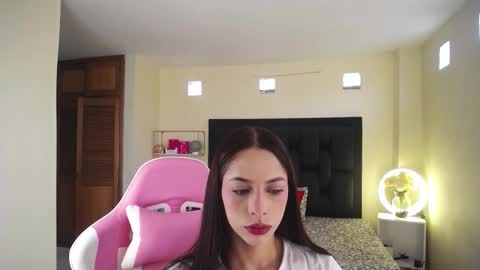  kendal  online show from November 5, 2:30 pm