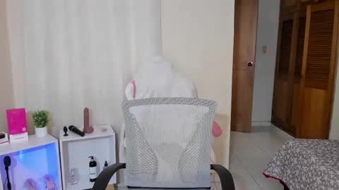  kendal  online show from February 24, 4:47 pm