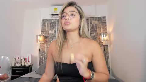 Snapshot of shofiavega chatting on September 17, 5:16 pm SHOFIA online show from September 17, 5:16 pm