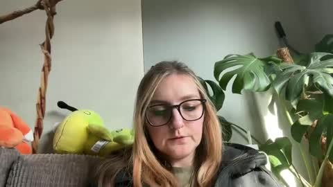 Snapshot of short_sweetpea chatting on March 8, 2:51 pm short sweetpea online show from March 8, 2:51 pm