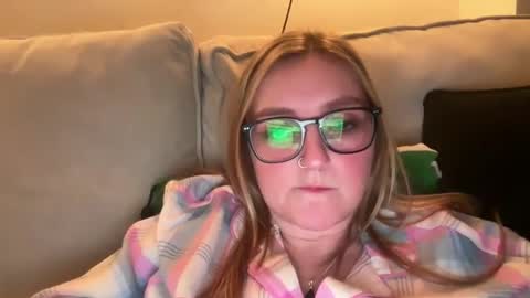 Snapshot of short_sweetpea chatting on March 4, 11:22 pm short sweetpea online show from March 4, 11:22 pm