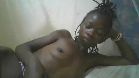 Snapshot of shortnswee254 chatting on October 25, 4:24 am shortnswee254 online show from October 25, 4:24 am