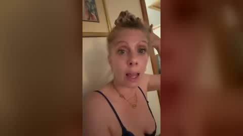 shortytray online show from August 9, 7:14 am