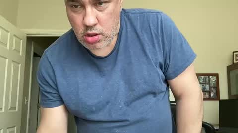 Chicago Guy online show from April 14, 7:28 pm