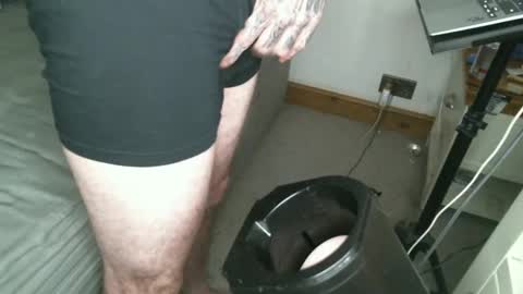 Snapshot of showoffjay46 chatting on December 19, 4:02 am showofjay online show from December 19, 4:02 am
