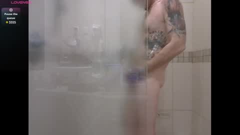 Snapshot of showoffjay46 chatting on January 18, 2:36 am showofjay online show from January 18, 2:36 am