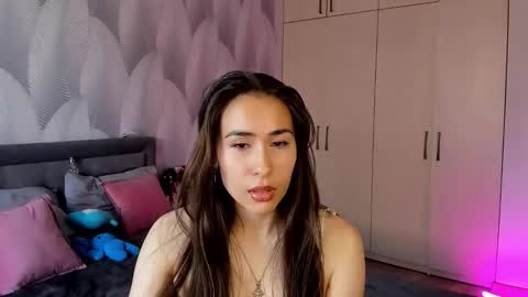 Snapshot of shy_bambiii chatting on September 15, 7:32 am Mika online show from September 15, 7:32 am