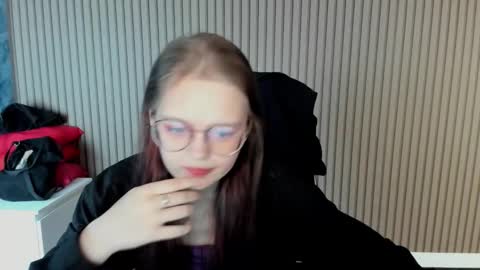 shy_elina01 online show from October 7, 10:44 am