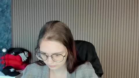 shy_elina01 online show from October 6, 10:33 am