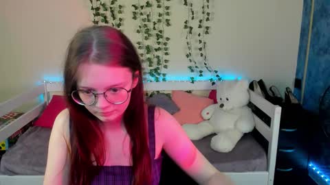 shy_elina01 online show from October 2, 1:43 pm
