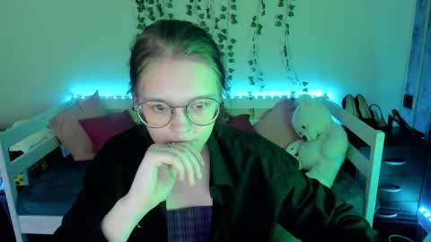 shy_elina01 online show from October 10, 10:32 am