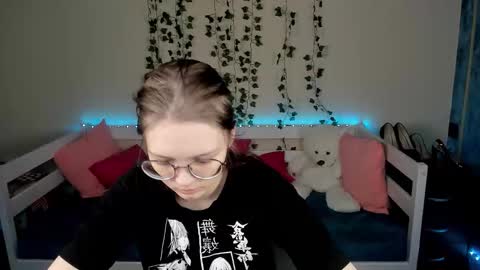 shy_elina01 online show from October 13, 12:40 pm