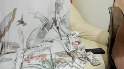 shy_in_bed online show from October 30, 10:43 pm