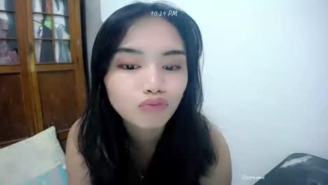 shy_innocent_girl online show from June 28, 2:24 pm
