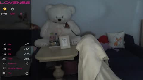 Snapshot of shy_moony chatting on February 28, 12:32 am just Alex online show from February 28, 12:32 am