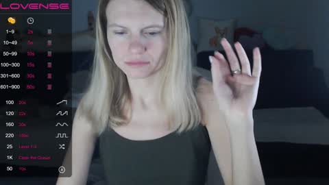 Snapshot of shy_moony chatting on December 10, 10:05 pm just Alex online show from December 10, 10:05 pm