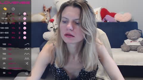 Snapshot of shy_moony chatting on December 8, 6:17 pm just Alex online show from December 8, 6:17 pm