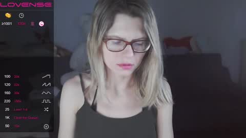 Snapshot of shy_moony chatting on March 10, 12:39 am just Alex online show from March 10, 12:39 am