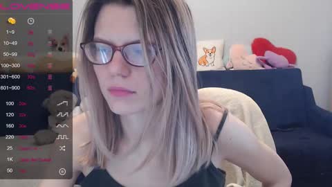 Snapshot of shy_moony chatting on February 18, 7:09 pm just Alex online show from February 18, 7:09 pm
