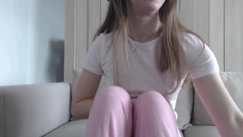 shy_schoolgirl_ online show from March 5, 9:05 am