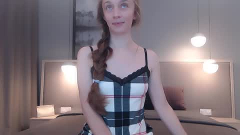 shy_schoolgirl_ online show from November 17, 4:31 pm