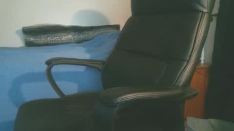 shyboyhugecum2020 online show from April 21, 3:02 am