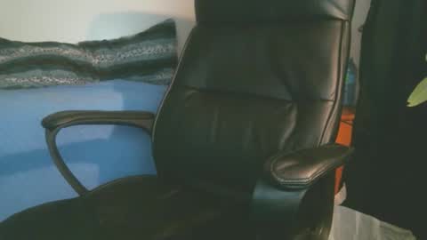 shyboyhugecum2020 online show from April 14, 3:10 am