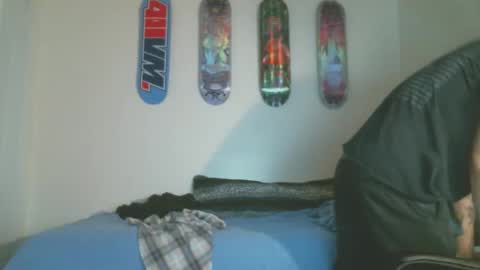 shyboyhugecum2020 online show from April 18, 4:03 am