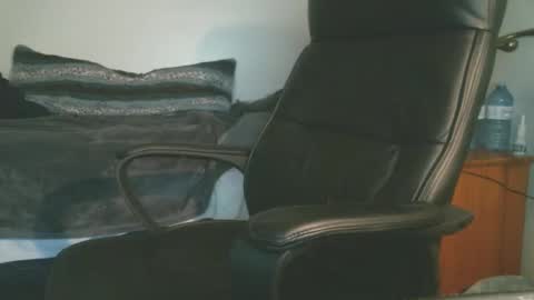 shyboyhugecum2020 online show from February 25, 4:49 am