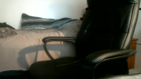 shyboyhugecum2020 online show from June 26, 3:23 am