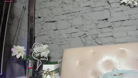 shygurl18hot online show from February 17, 9:35 am